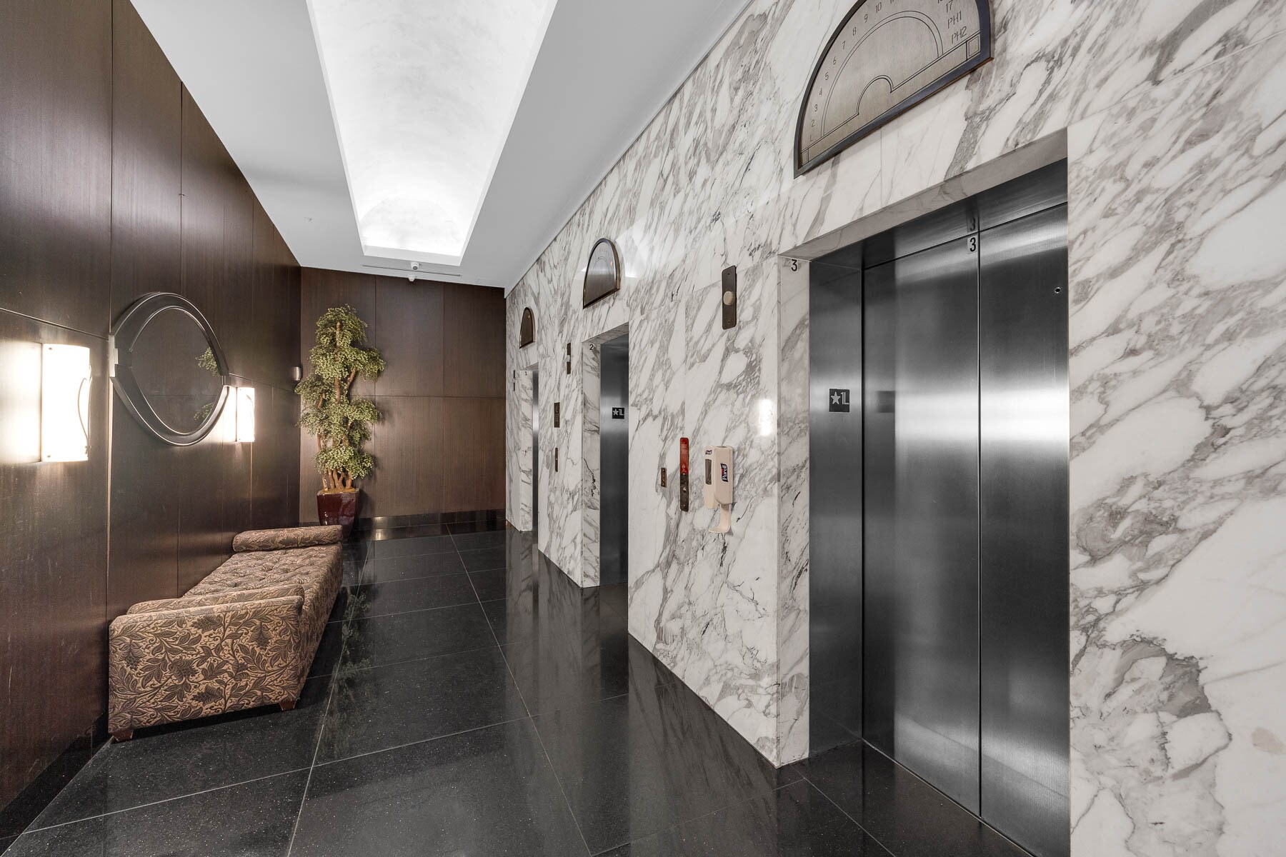 lobby - 100 S Eola Dr