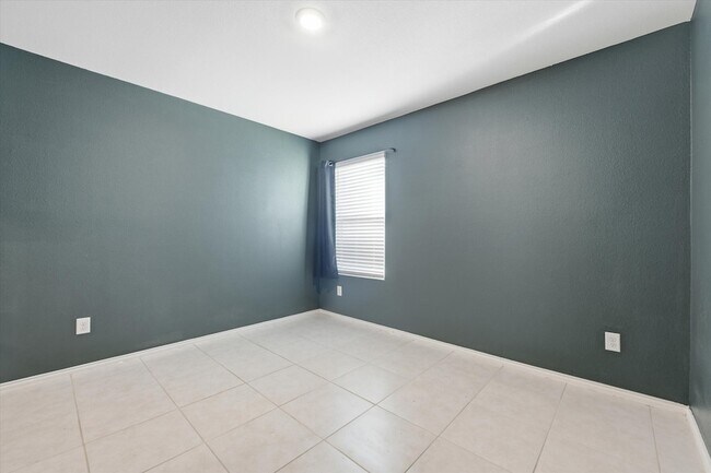 Building Photo - 1393 Beach Dr
