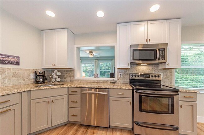 Building Photo - Private Heated Pool