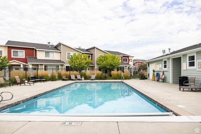 Building Photo - Townhome Rental in Spring Creek Community | Clubhouse, Pool & Community Amenities