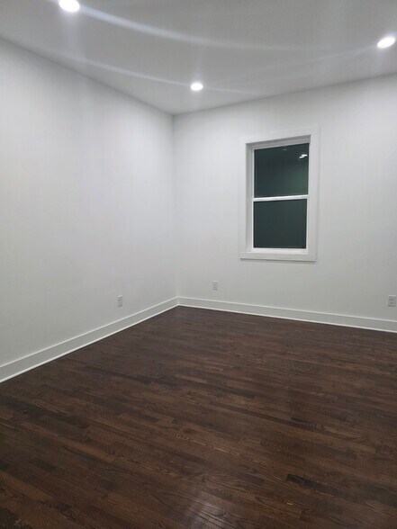 BEDROOM II - 2715 Delaware Ave