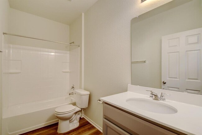 Building Photo - 320 Thornless Cir