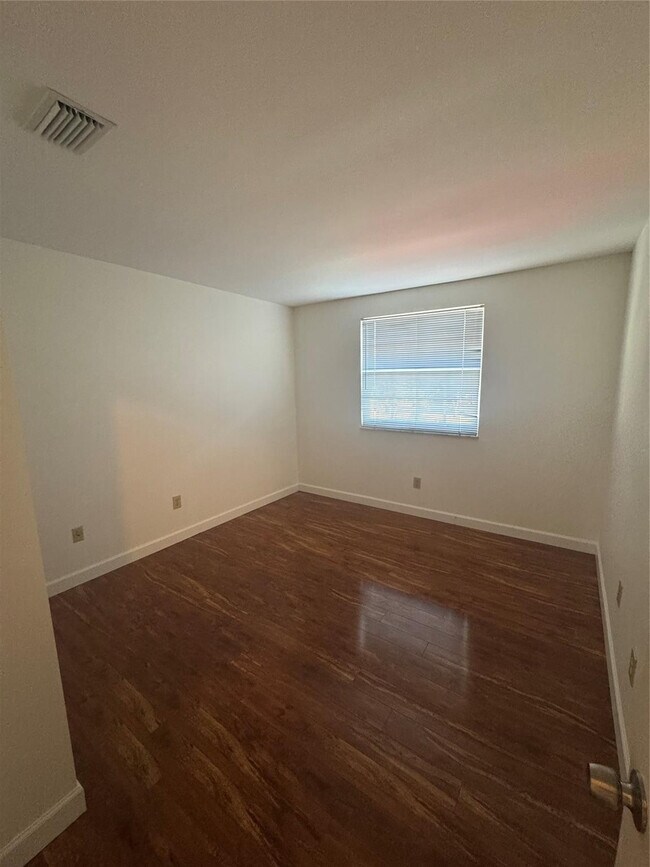 Building Photo - 9929 NW 9th Ct