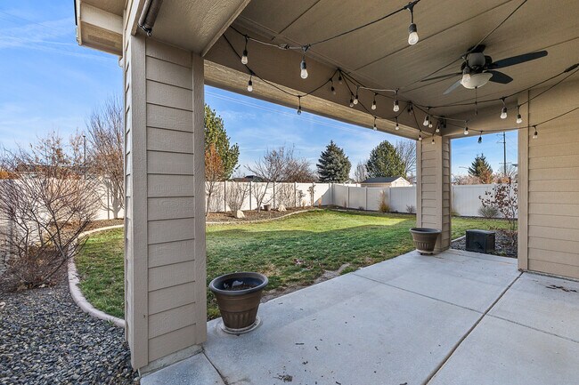 Building Photo - 5344 W Los Flores St