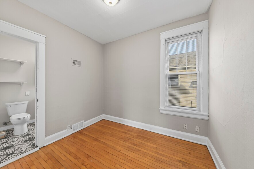 Building Photo - 2332 N Holton St