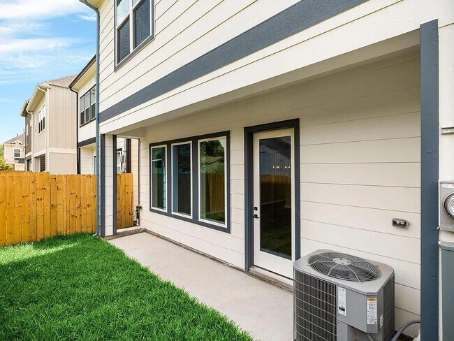 Building Photo - 6712 Parker Oaks Ln
