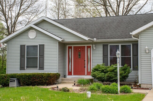 Building Photo - 4 Bedroom home in Granger, IN!