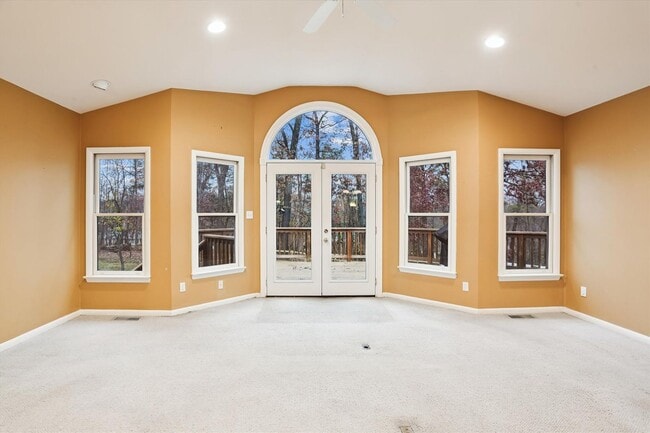 Building Photo - Wooded views in Silver Spring