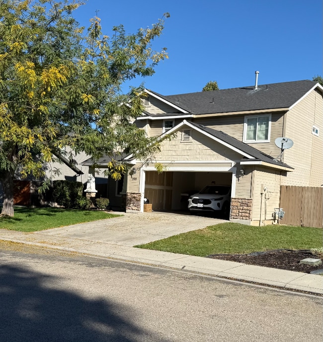 Building Photo - 398 Cassidy Dr E