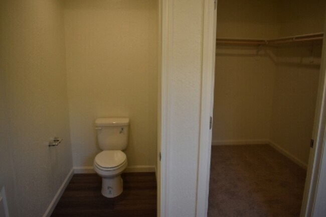 Building Photo - 641 Marshall Ln