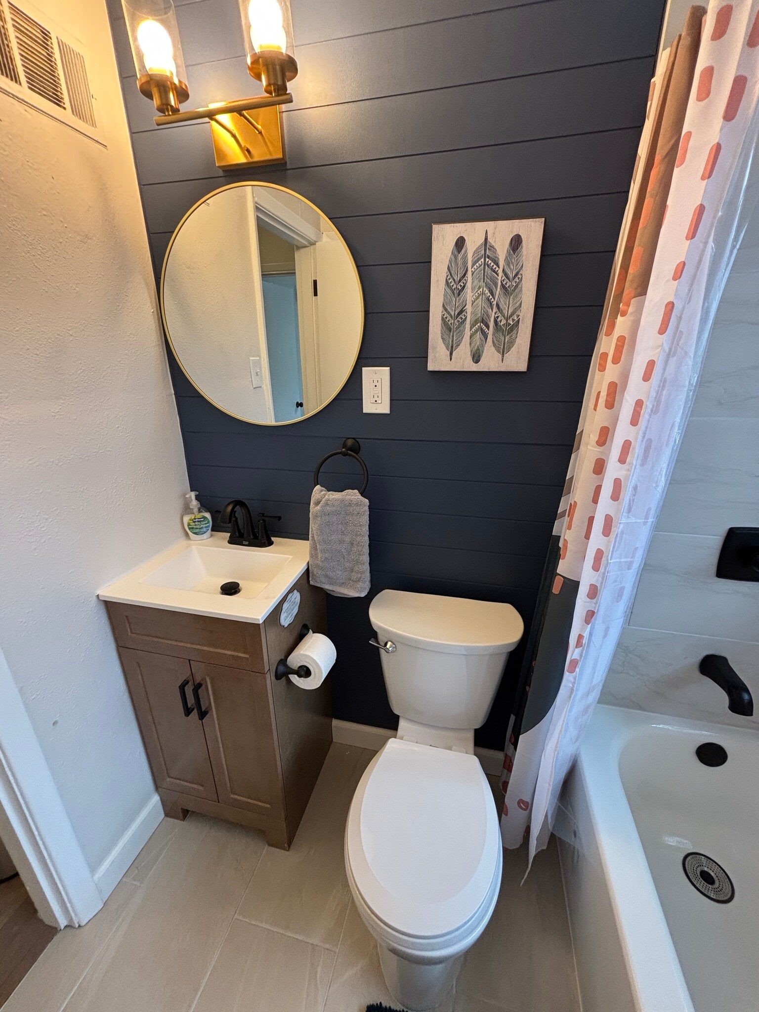 Building Photo - 5025 Lenox Ave