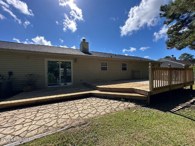Building Photo - 125 Glenwood Dr