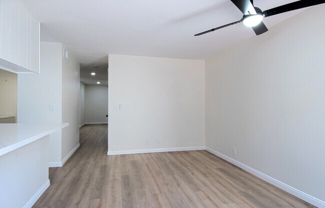 Building Photo - 7 Starburst Ct