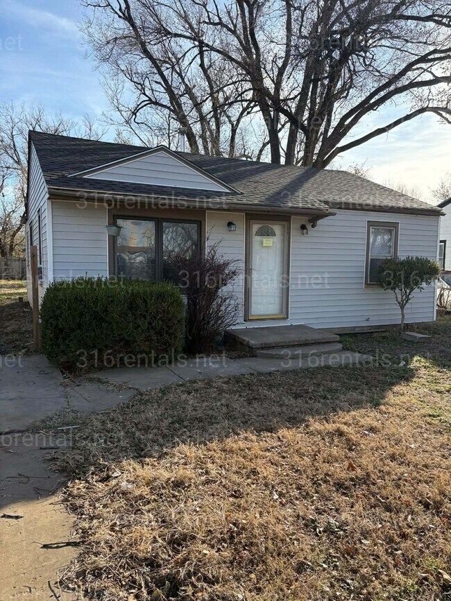 Building Photo - $899 - 2 bedroom / 1 bathroom - Single Family Home