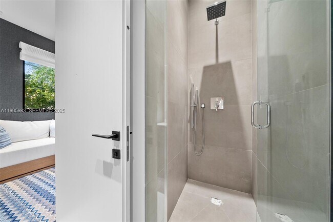 Building Photo - 4585 Nautilus Dr