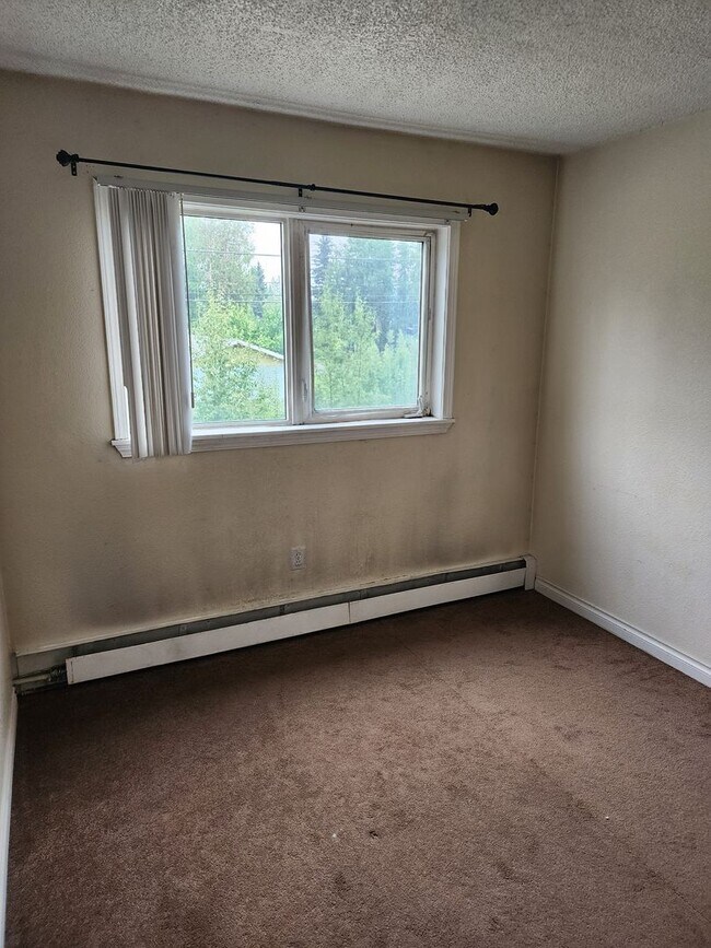 Building Photo - 100 B St