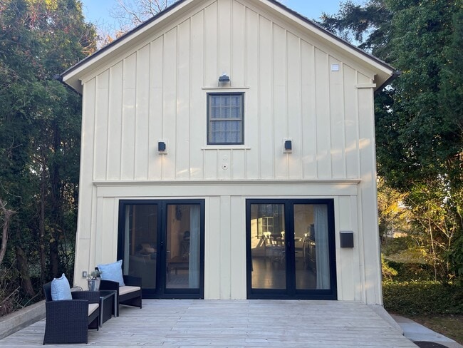 Primary Photo - 2 Summit St