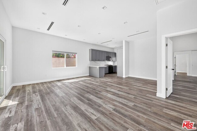 Building Photo - 6635 Riverton Ave
