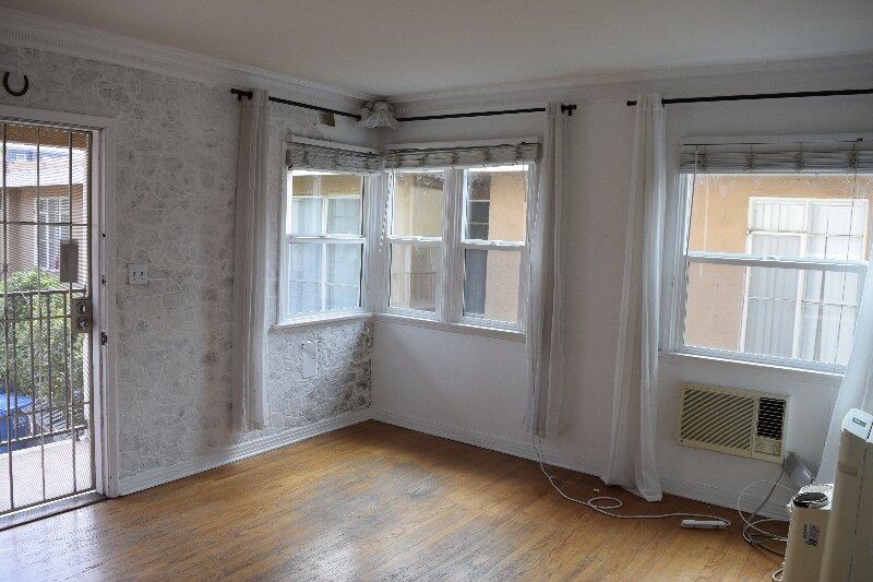 Building Photo - 1807-18011 Grace Ave