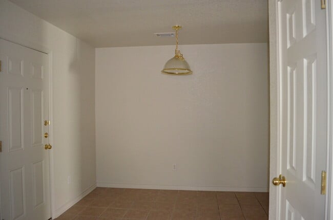 Building Photo - 326 N 10th St