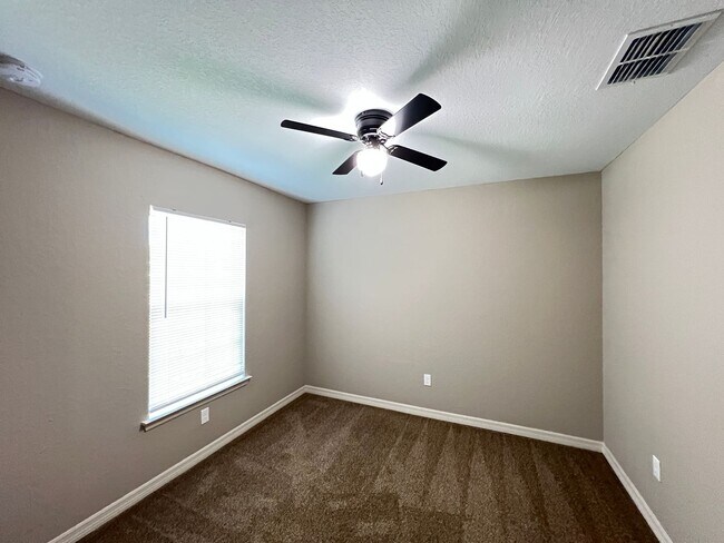 Building Photo - BEAUTIFUL 3 BD/2BA Home in Beautiful Ocala!!!