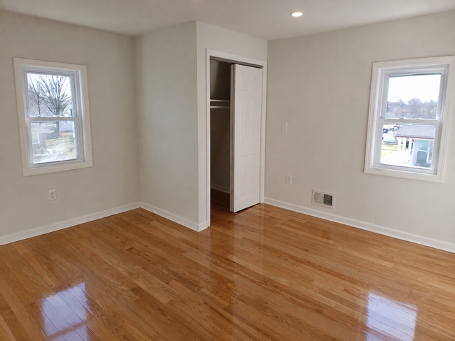 Building Photo - 135 Rosewood Ave