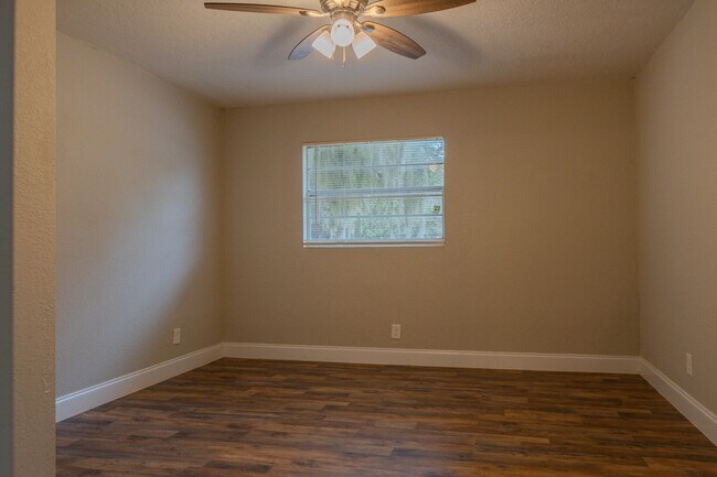 Building Photo - 129 W Church St