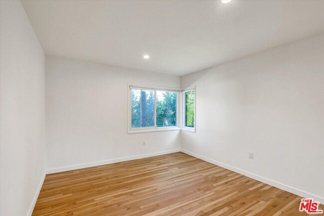 Building Photo - 5400 W 82nd St