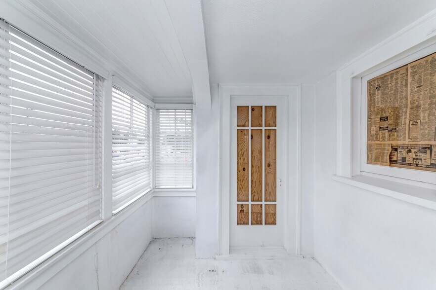 Building Photo - 1308 S Van Ness Ave