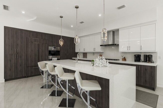 Building Photo - 402 Ocean One Ln