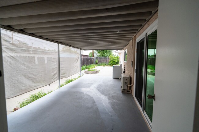 Building Photo - Charming 3 Bedrooms 2 Bathrooms Home $3,50...