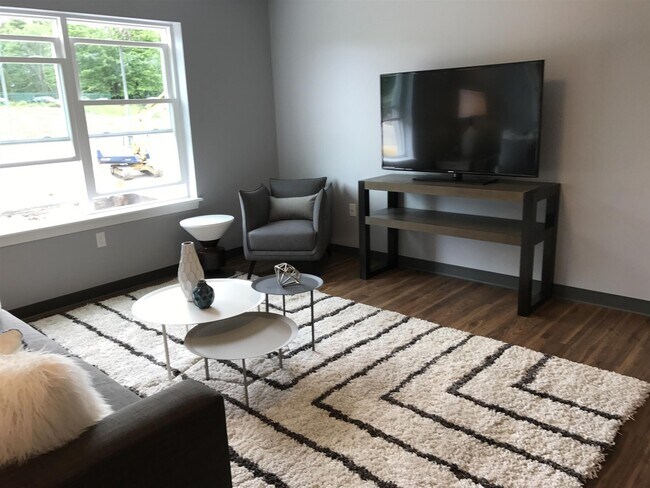 Building Photo - 10 E Ridge Dr