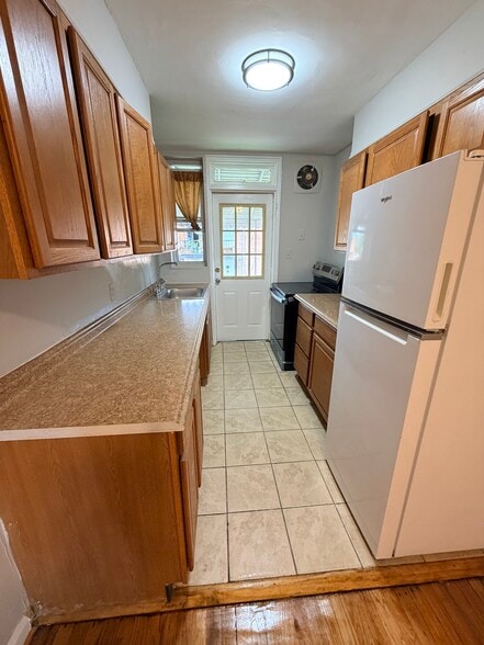 Building Photo - 7805 Lockney Ave