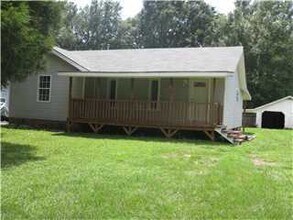 Building Photo - CUTE COTTAGE