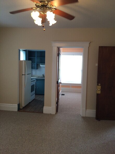 Building Photo - 118 N Thayer St