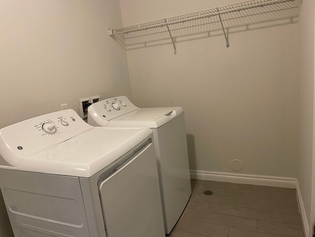 Building Photo - **SAVE $500 ON MAY MOVE-IN COST!**  2 Bedr...
