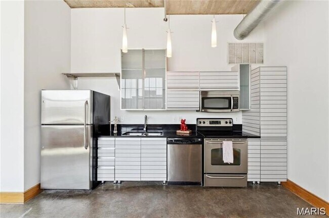 Building Photo - 2201 Locust St