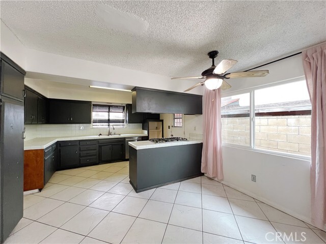 Building Photo - 9228 Oleander Ave