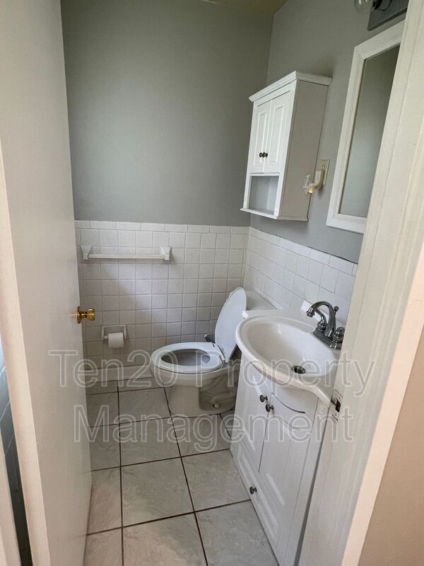 Building Photo - 4204 Wilbur Dr