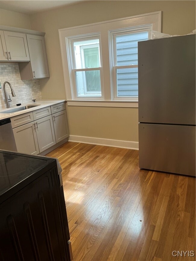 Building Photo - 2018 James St