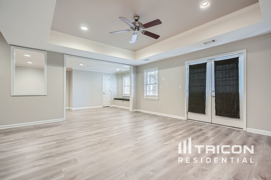Building Photo - 6033 Queens River Dr