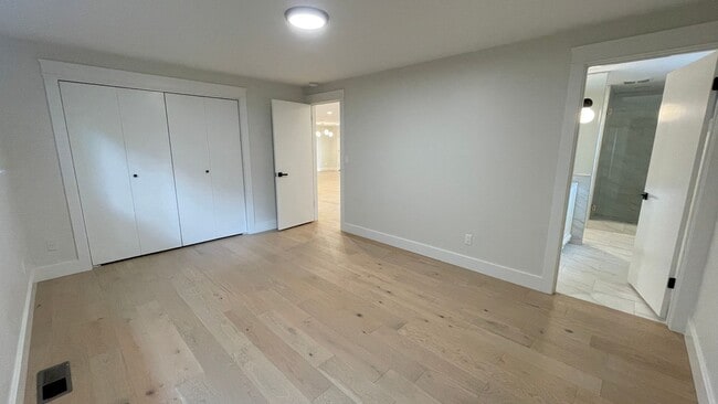 Building Photo - 3Bd/2.5Ba Mercer Island House