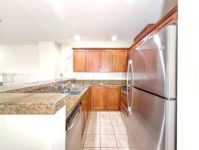 Building Photo - 133 Queen Anne Ave N