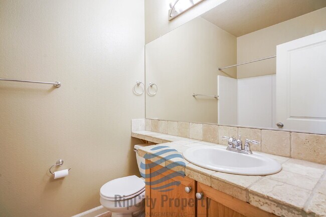 Building Photo - 1090 SW 170th Ave