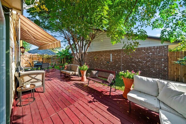 Building Photo - 16323 La Luna Dr