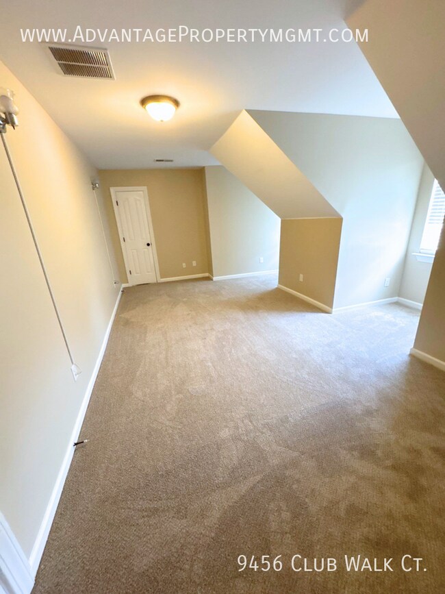 Building Photo - 9456 Club Walk Ct