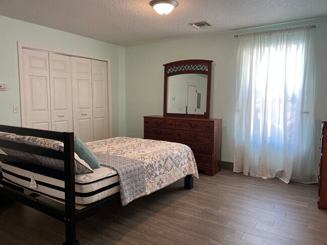 Building Photo - Spacious Efficiency _ In Law Suite_ Fort P...