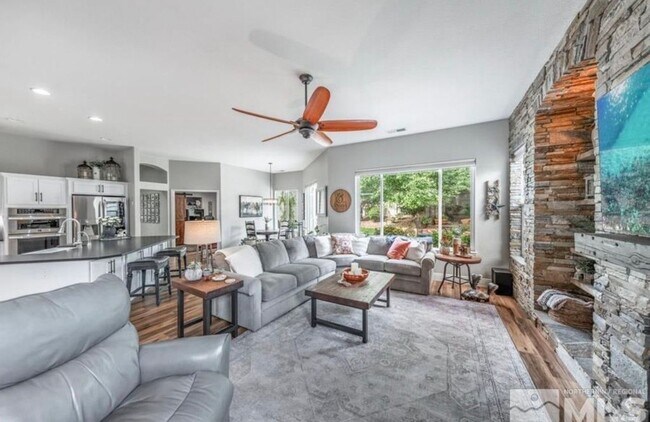 Building Photo - Beautiful Stylish South Reno Home