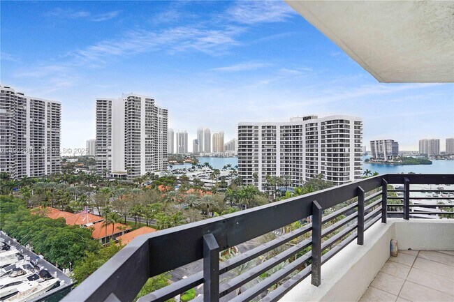 Building Photo - 3500 Mystic Pointe Dr