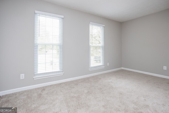 Building Photo - 140 Paces Way